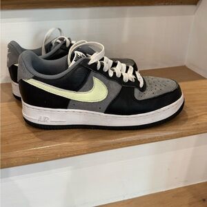 Nike Women's Black, Gray, and Cream Sneakers